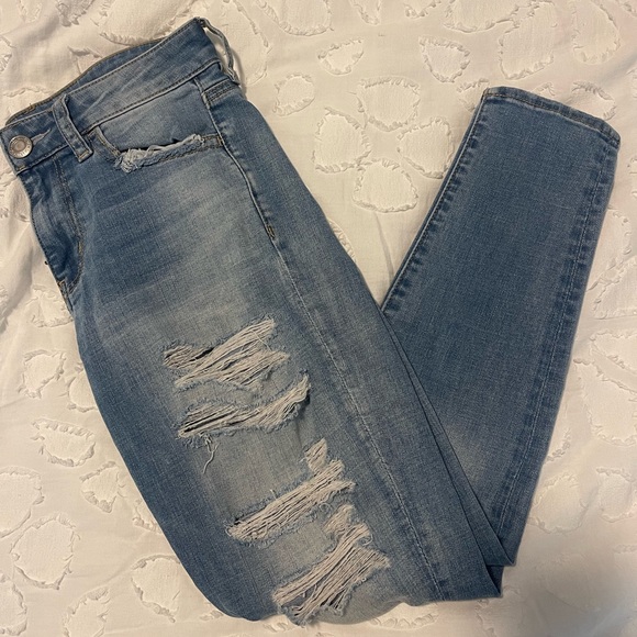 American eagle ripped jeans! Closet staple!! - Picture 2 of 4